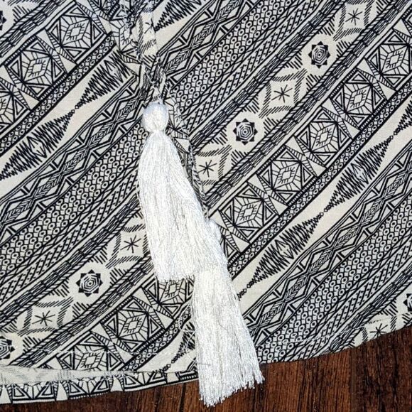 5$ Item! Flying Tomato S Red, Black and White Patterned V-Neck Lace Up Tunic - Picture 6 of 7